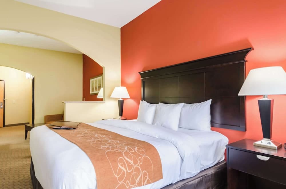 Comfort Suites Salina South interior in Salina, KS — gallery photo 2