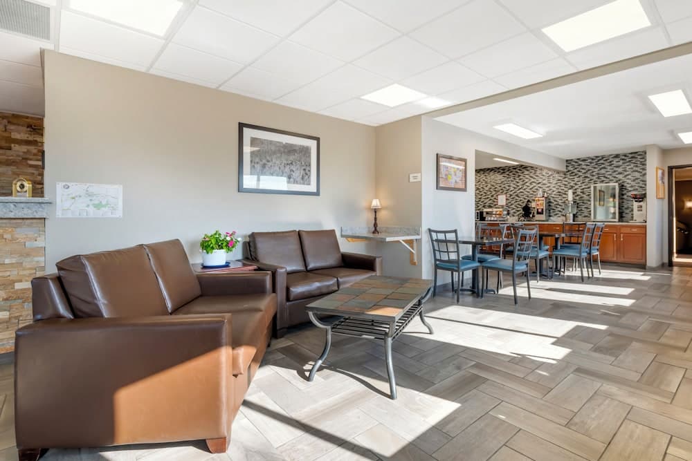 Harmony Inn interior in New Ulm, MN — gallery photo 2