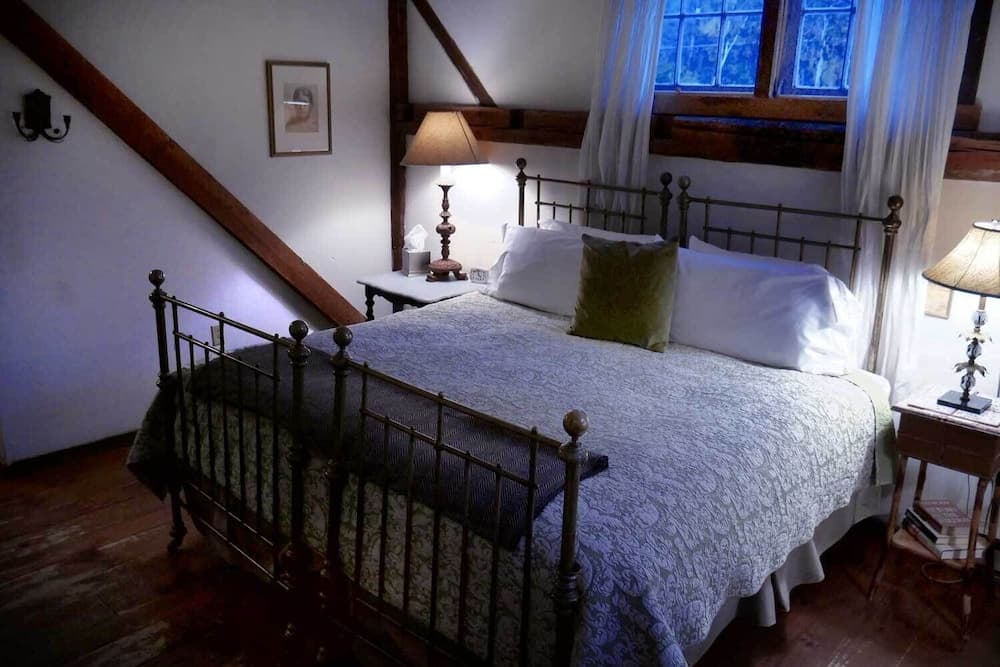 Race Brook Lodge property views in Sheffield — gallery photo 3
