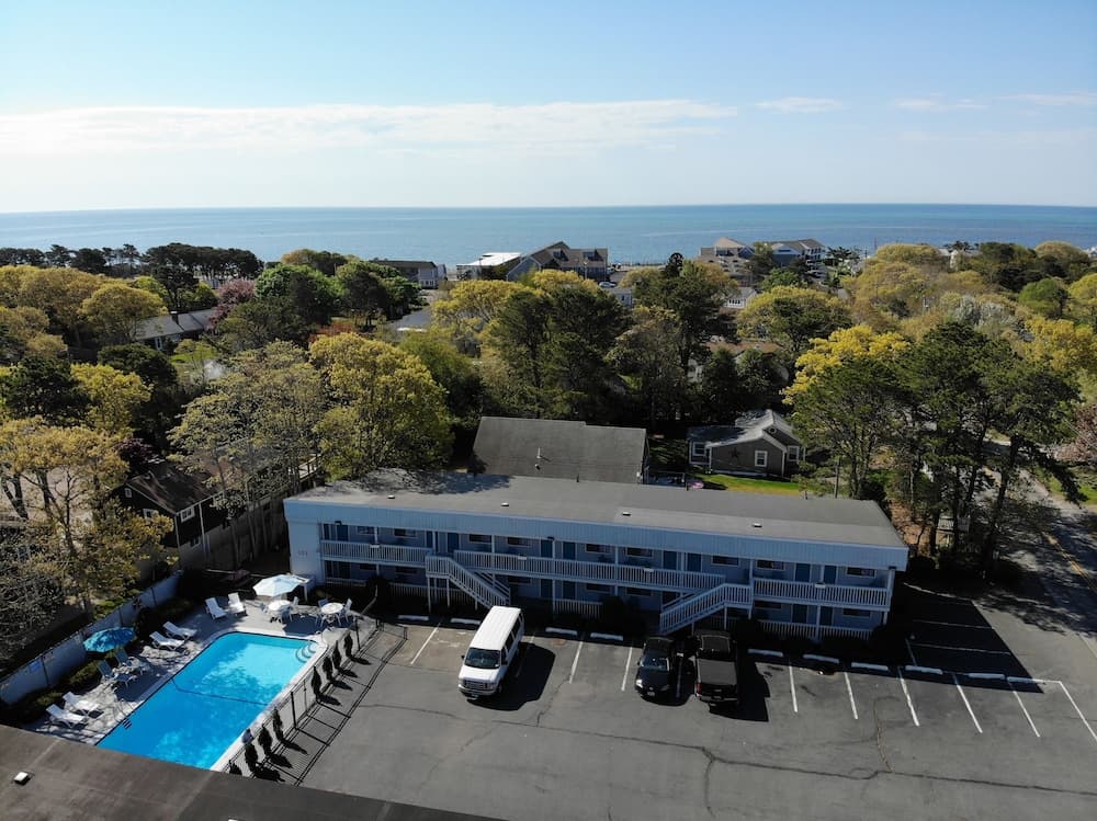 Ocean Breeze Motel featured exterior or lobby in South Yarmouth, MA — similar hotel