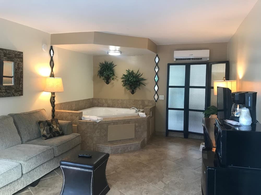 Carmel Inn & Suites gallery photo in Thibodaux, LA — image 31