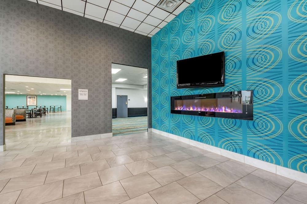 Baymont By Wyndham Oklahoma City Bricktown interior in Oklahoma City, OK — gallery photo 2