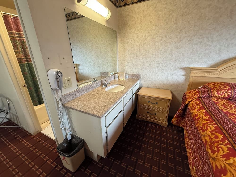 New Budget Inn gallery photo in Victorville, CA — image 16