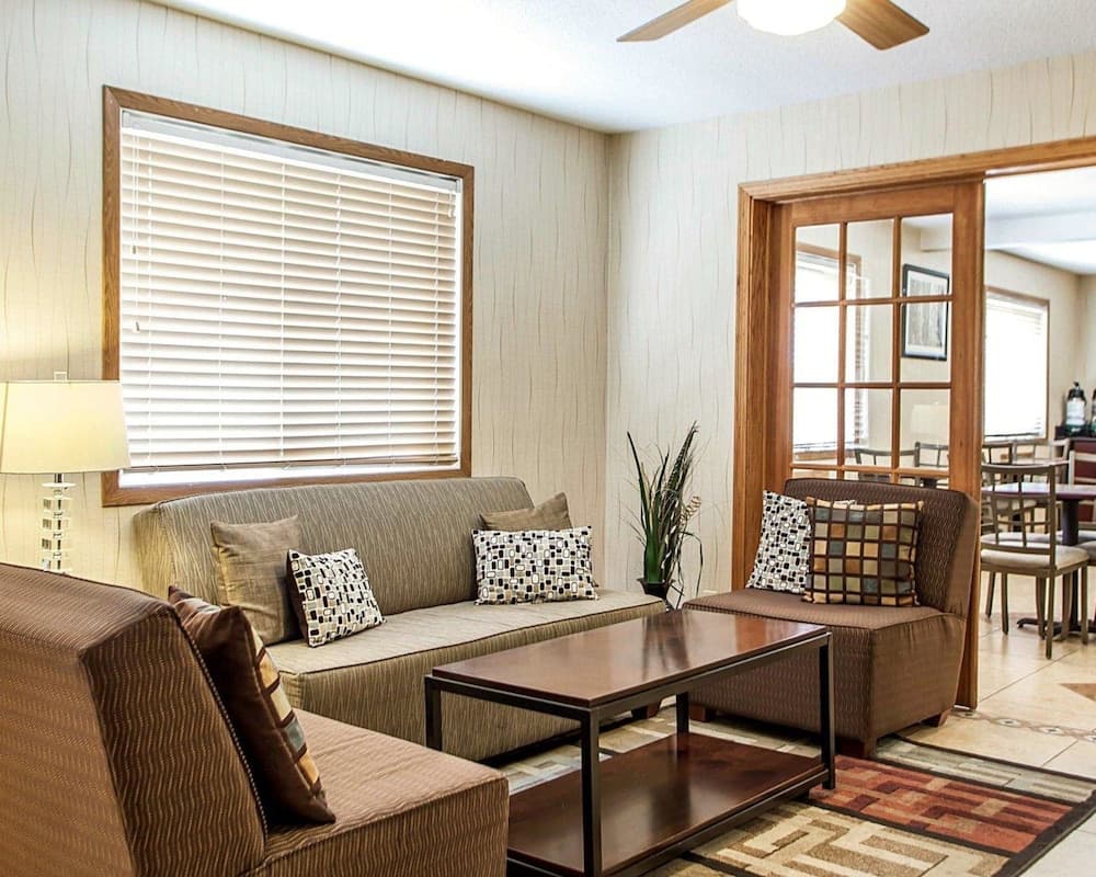 Quality Inn & Suites Davenport near I-80 interior in Davenport, IA — gallery photo 2