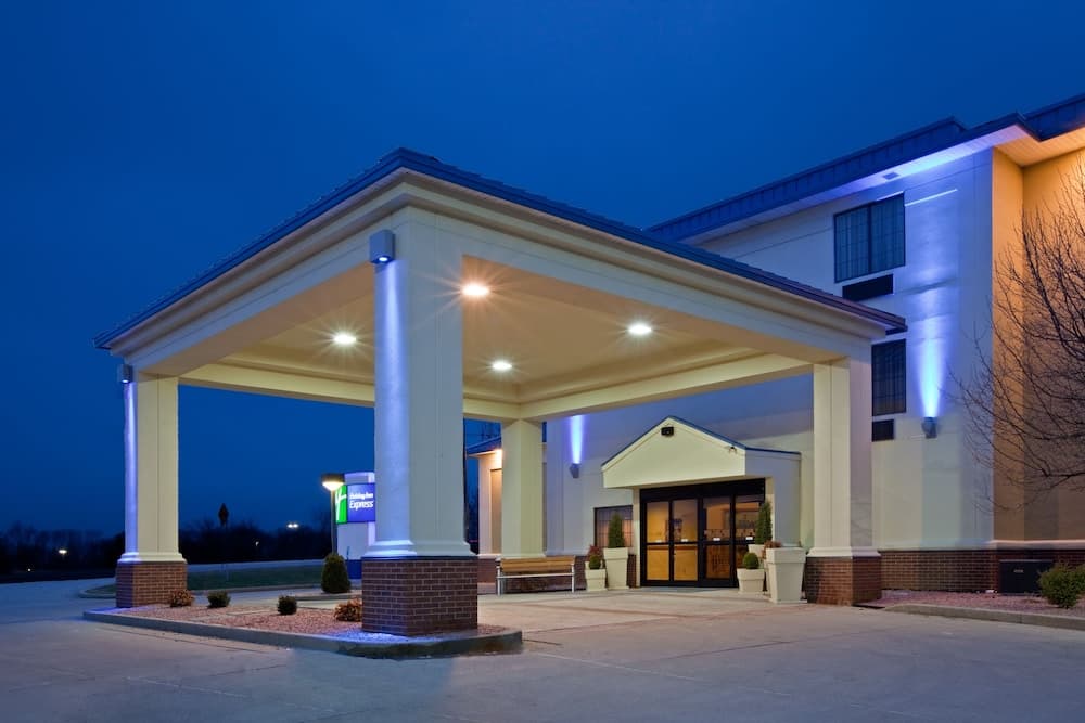 Holiday Inn Express Washington by IHG featured exterior or lobby in Washington, IN — similar hotel
