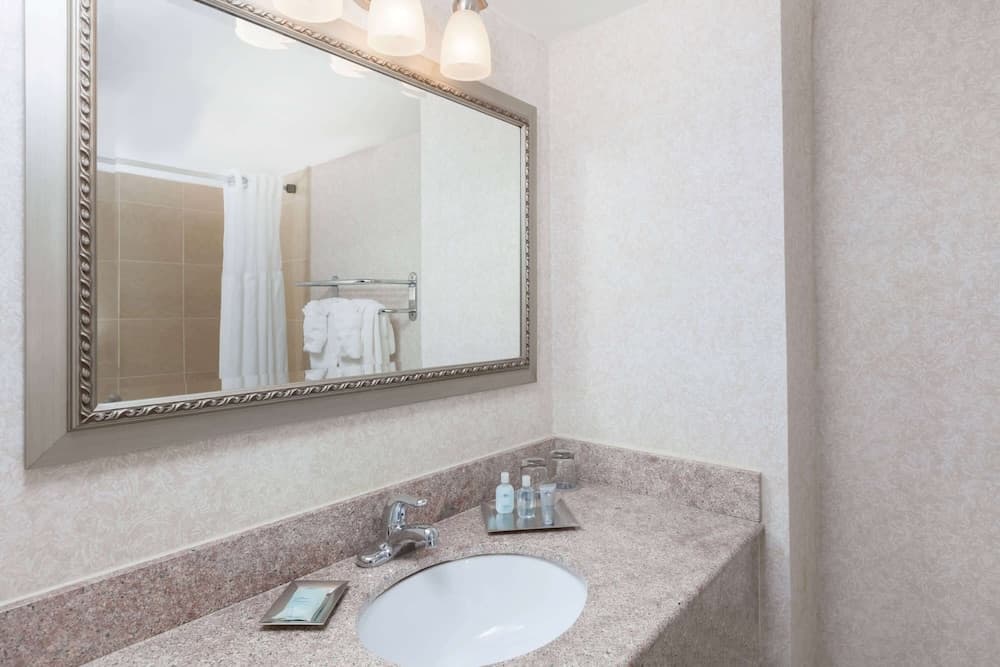 Wyndham Virginia Beach Oceanfront gallery photo in Virginia Beach, VA — image 4