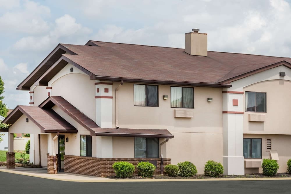Super 8 by Wyndham Tappahannock VA featured exterior or lobby in Tappahannock, VA — similar hotel