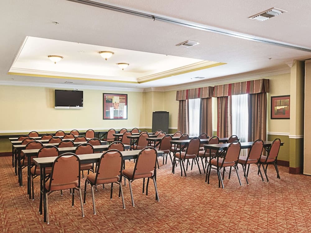 La Quinta Inn & Suites by Wyndham Slidell - North Shore Area gallery photo in Slidell, LA — image 17