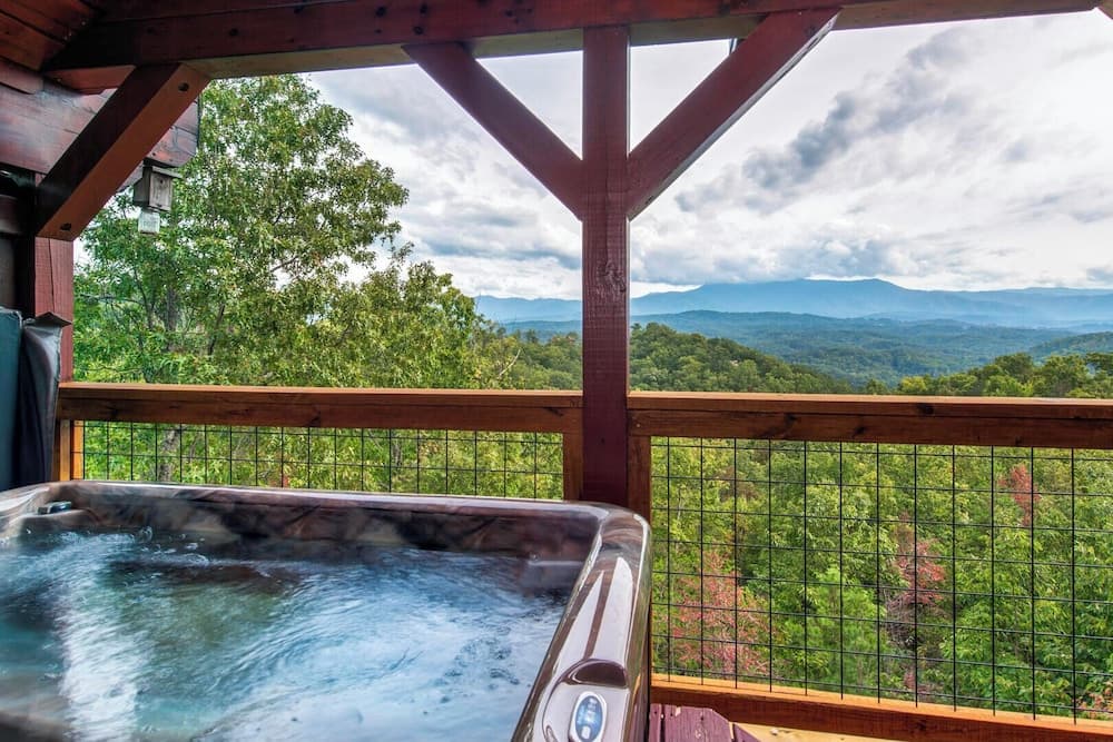 Eagles View Lodge interior in Sevierville, TN — gallery photo 2