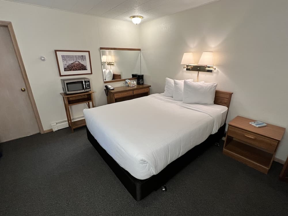 Thomsonite Beach Inn property views in Grand Marais, MN — gallery photo 3