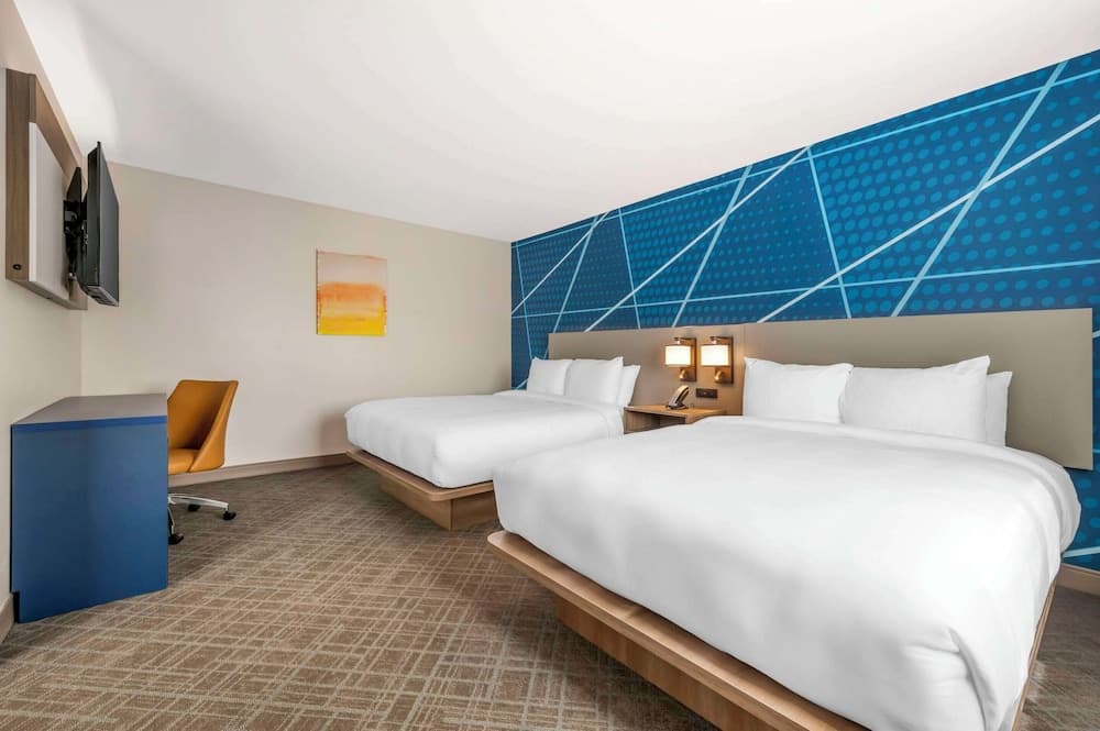Comfort Inn Kendallville East gallery photo in Kendallville, IN — image 31