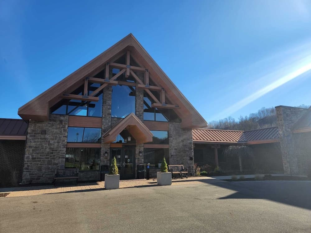 The Lodge at Hocking College featured exterior or lobby in Nelsonville, OH — similar hotel