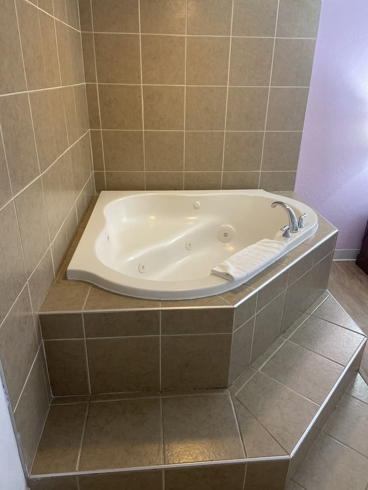 Ramada by Wyndham Butler/Tesla Biohealing Resort gallery photo in Butler, PA — image 20