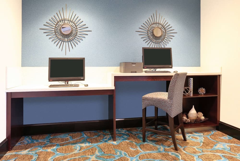La Quinta Inn & Suites by Wyndham Dallas Grand Prairie South gallery photo in Grand Prairie, TX — image 40