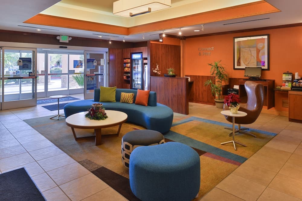 Fairfield Inn and Suites by Marriott Sacramento Elk Grove interior in Elk Grove, CA — gallery photo 2