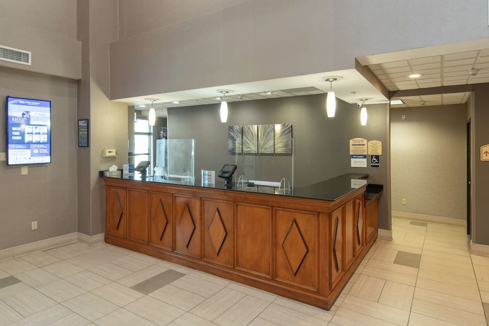 Best Western Inn & Suites San Mateo - San Francisco Airport interior in San Mateo, CA — gallery photo 2