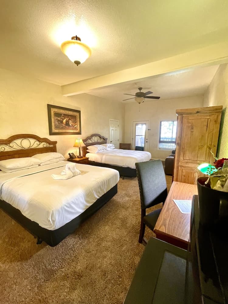 Lake View Queen Guest Room With Two Queens, Sleeper Sofa And Patio Overlooking Lake Ouachita. 1 Bedroom Hotel Room by RedAwning interior in Mount Ida, AR — gallery photo 2