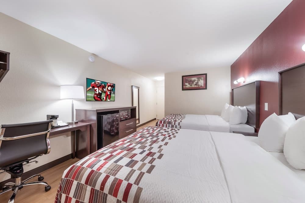 Red Roof Inn & Suites Denton gallery photo in Denton, TX — image 8