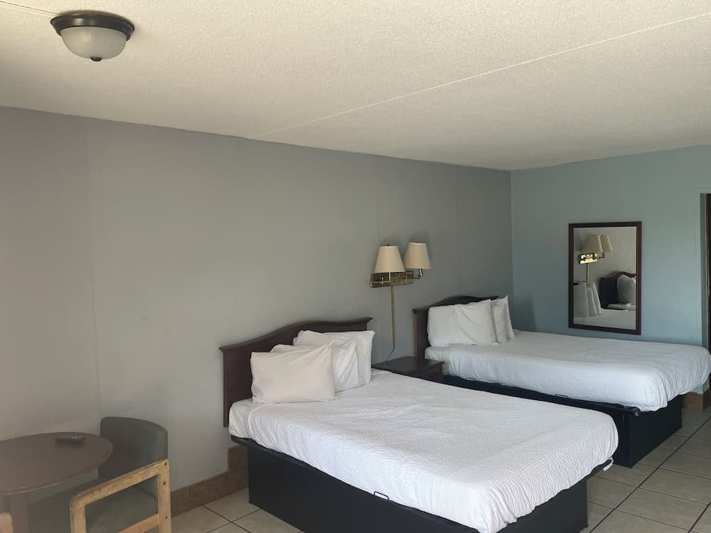Holiday Motel property views in Whiteville, NC — gallery photo 3