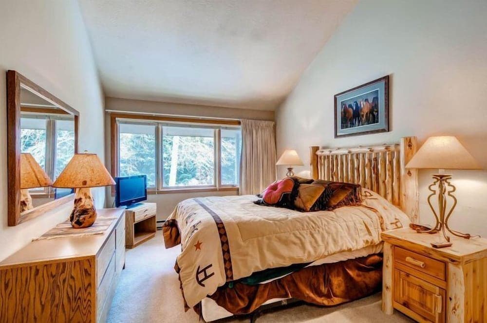 Lakeside Village 4 Bedroom Condo interior in Keystone, CO — gallery photo 2