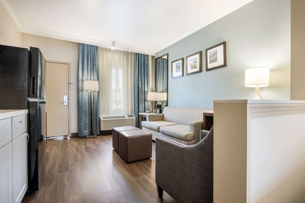 MainStay Suites John Wayne Airport by Choice Hotels gallery photo in Santa Ana, CA — image 47