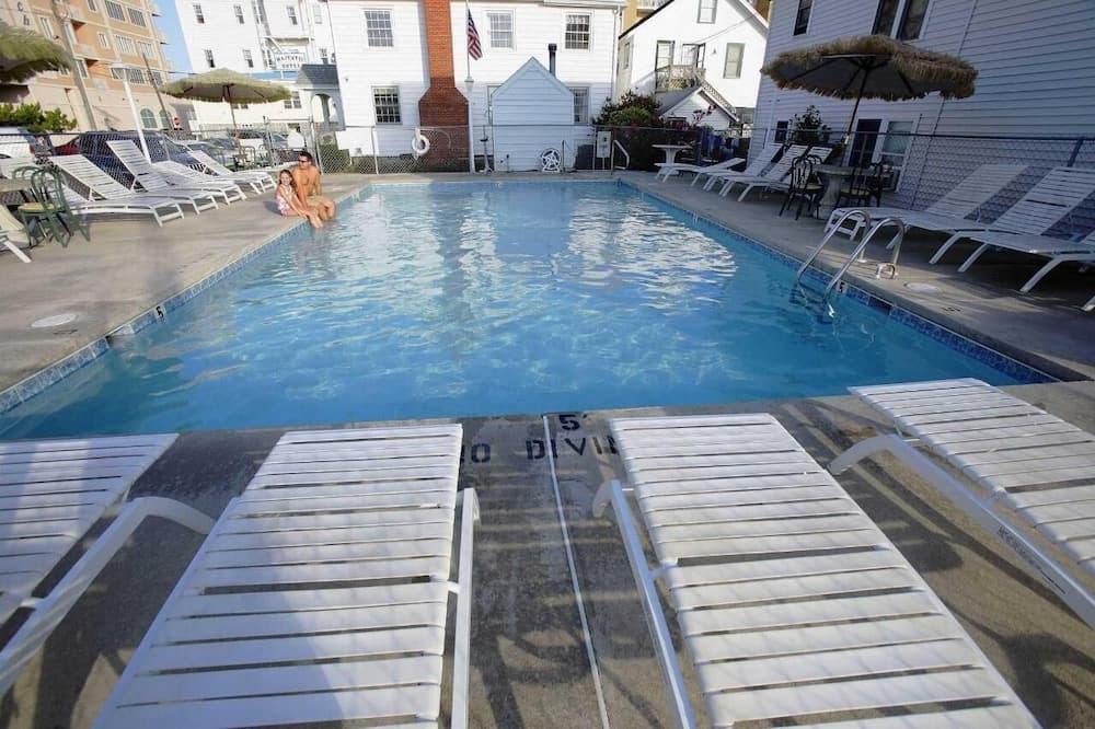 Majestic Hotel & Apartments property views in Ocean City, MD — gallery photo 3