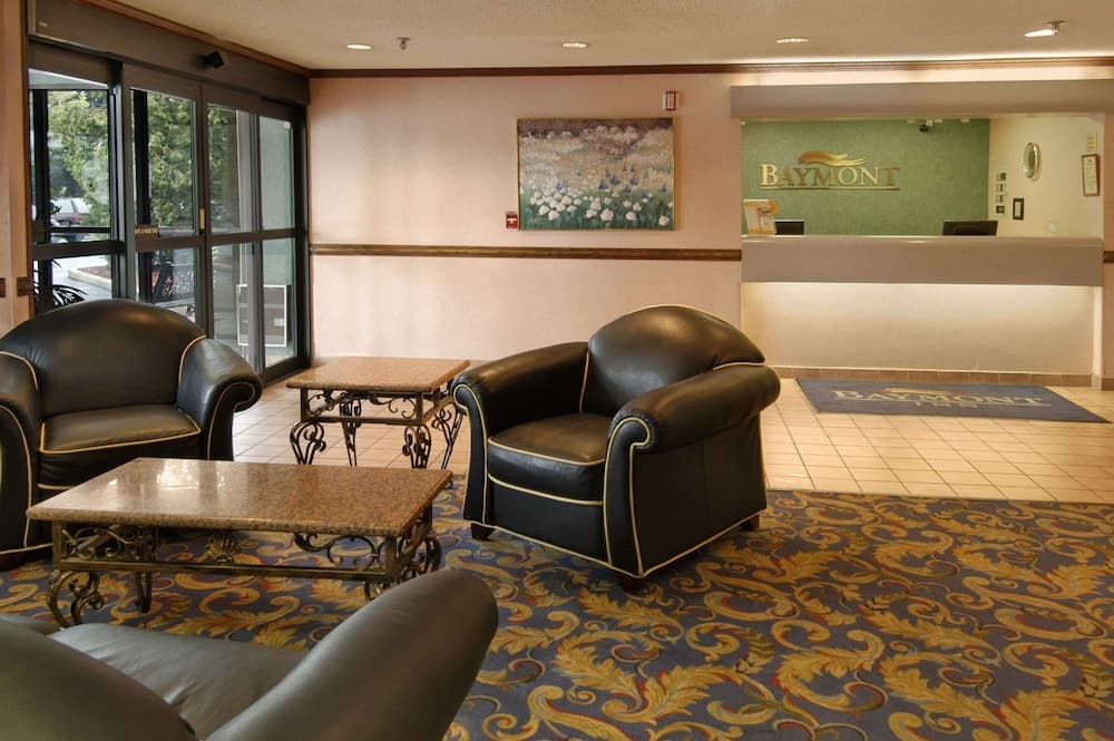 Baymont by Wyndham Battle Creek/I-94 interior in Battle Creek, MI — gallery photo 2