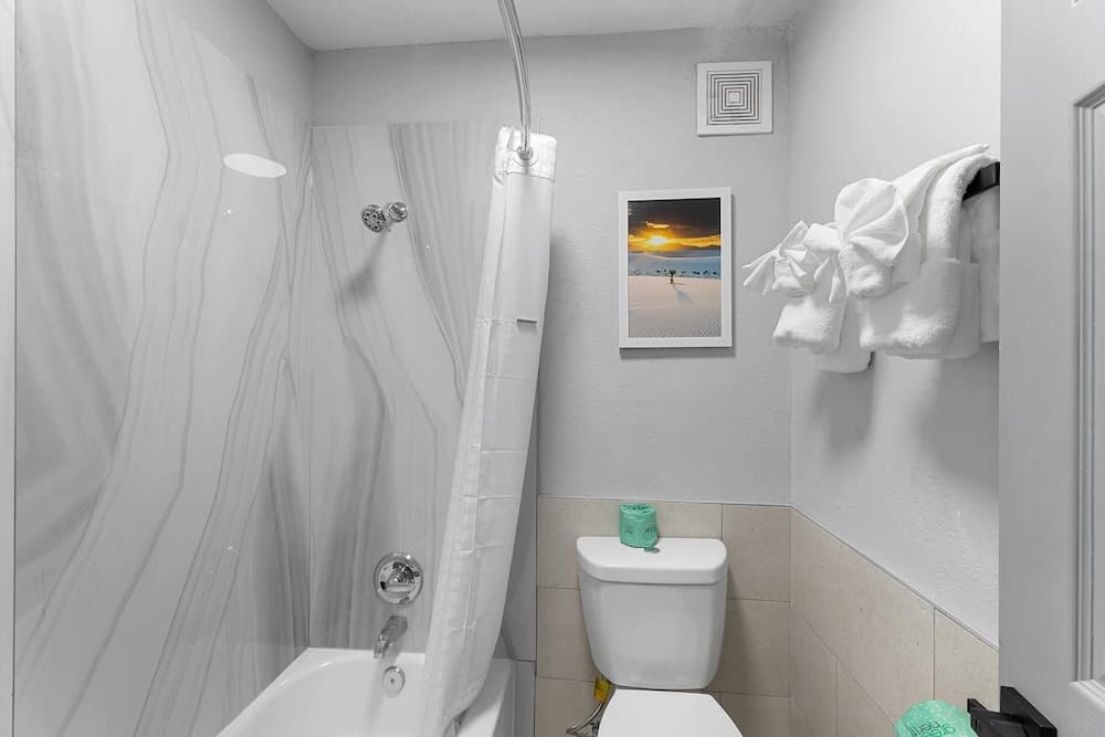 Days Inn By Wyndham San Antonio Near Lackland Afb interior in San Antonio, TX — gallery photo 2