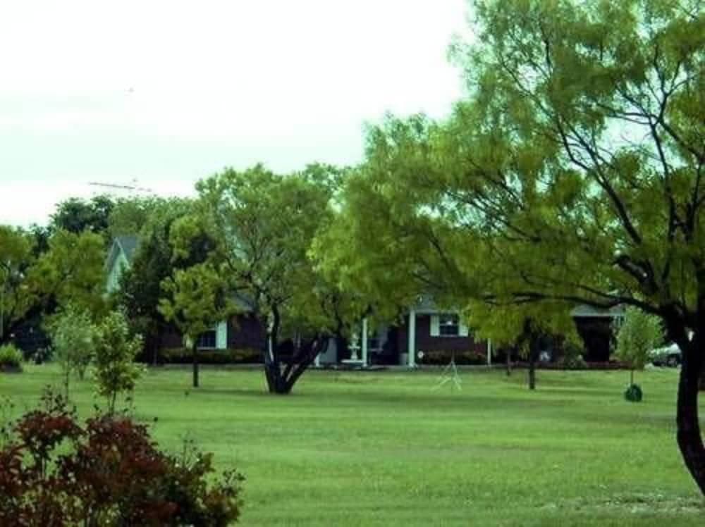 Old Irish Inn gallery photo in Denton, TX — image 67