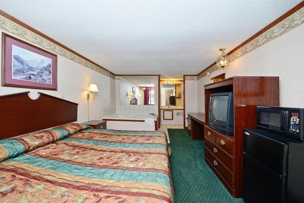 Americas Best Value Inn & Suites Warren Detroit gallery photo in Warren, MI — image 13