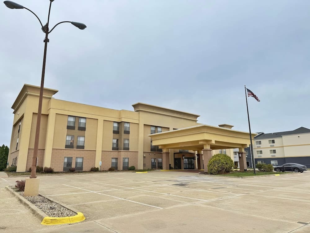 SureStay by Best Western Forsyth Decatur featured exterior or lobby in Forsyth, IL — similar hotel