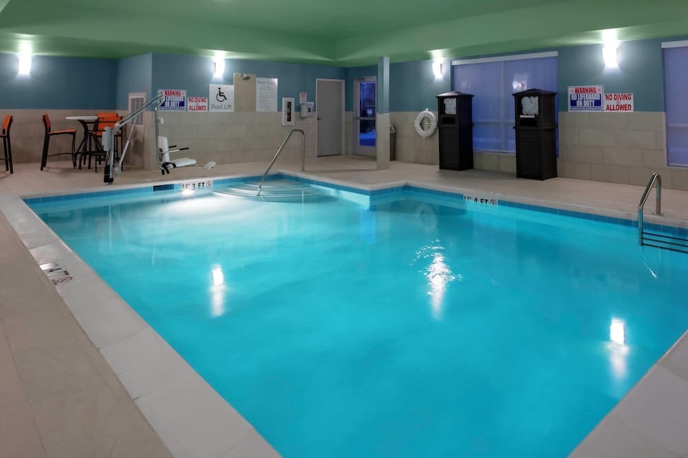 Holiday Inn Express & Suites Wilmington West - Medical Park by IHG gallery photo in Wilmington, NC — image 13