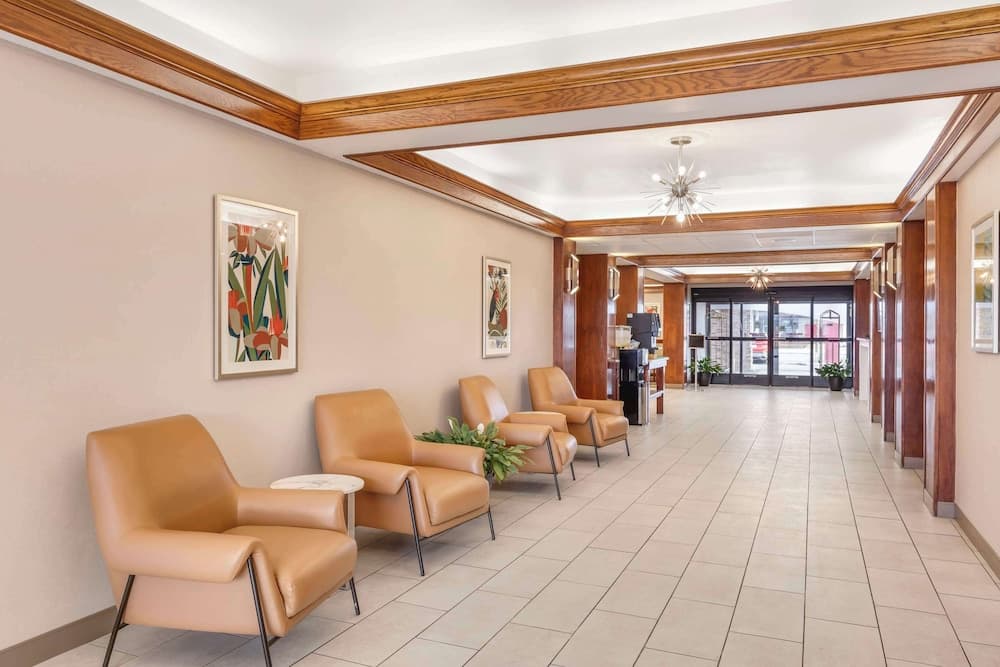 Best Western Plus Riata interior in Brownwood, TX — gallery photo 2