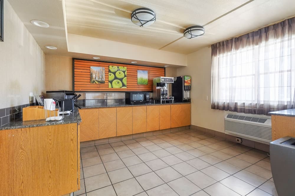 La Quinta Inn by Wyndham Costa Mesa / Newport Beach gallery photo in Costa Mesa, CA — image 46