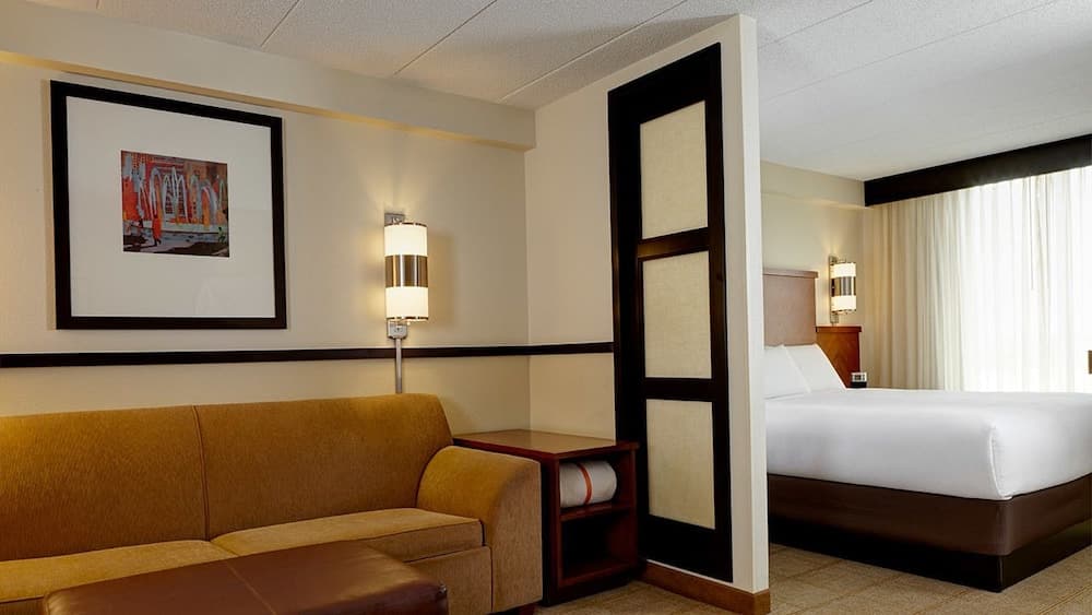 Comfort Suites Milwaukee West property views in Milwaukee, WI — gallery photo 3