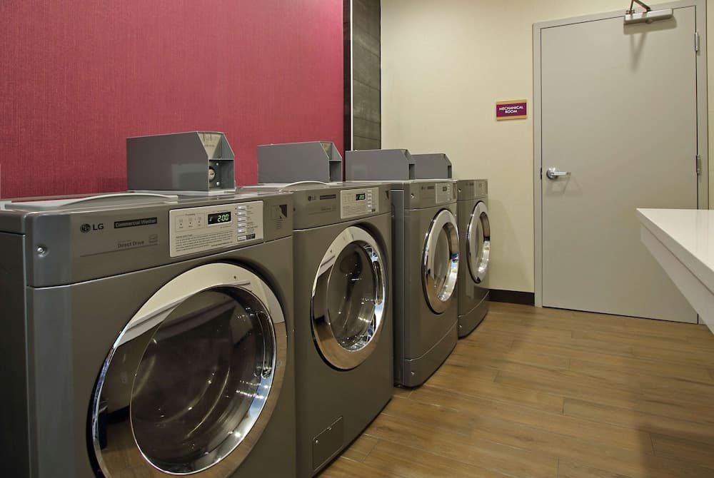 Days Inn & Suites by Wyndham Beaumont West / I-10 & Walden gallery photo in Beaumont, TX — image 34