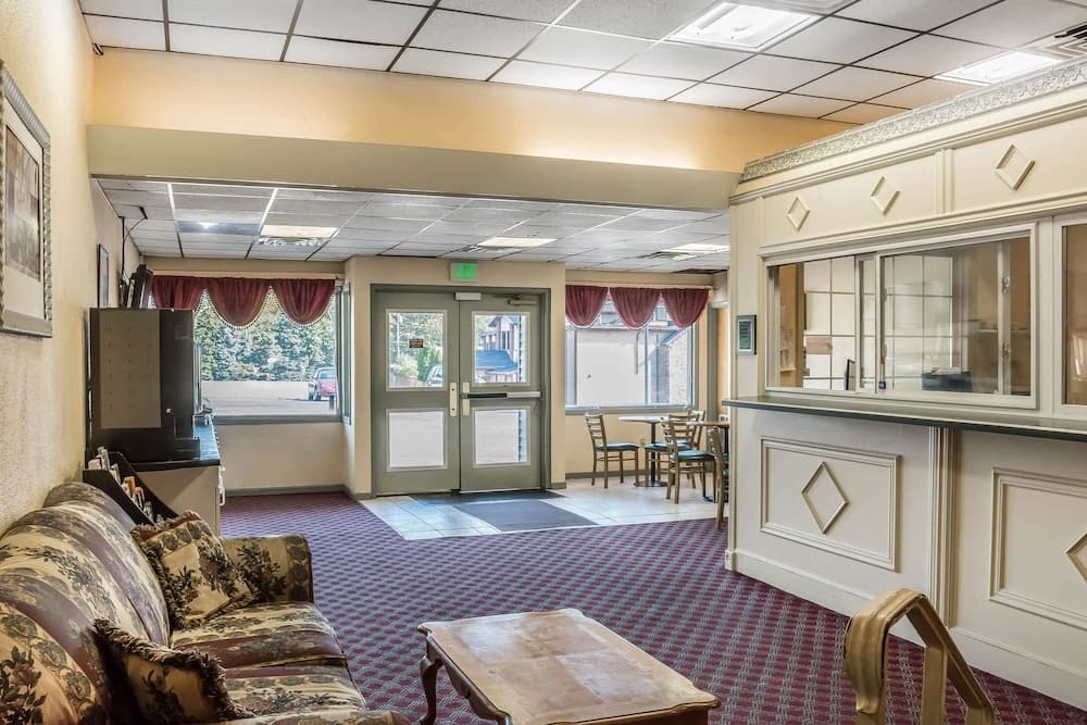 Econo Lodge Reading Airport gallery photo in Reading, PA — image 24
