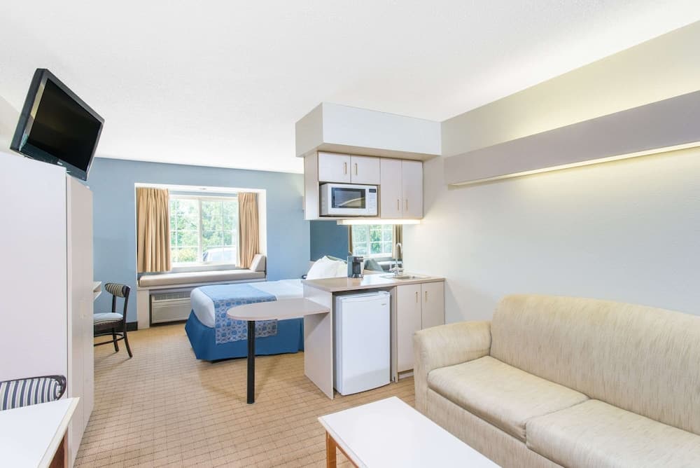 Microtel Inn & Suites by Wyndham Seneca Falls gallery photo in Waterloo — image 4