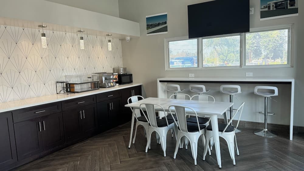 Hotel Seville — hotel in Ontario, California