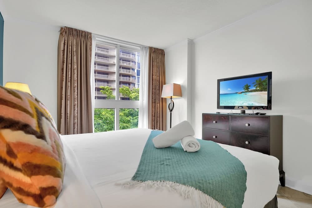 Relaxing Condo with Free Parking interior in Miami, FL — gallery photo 2