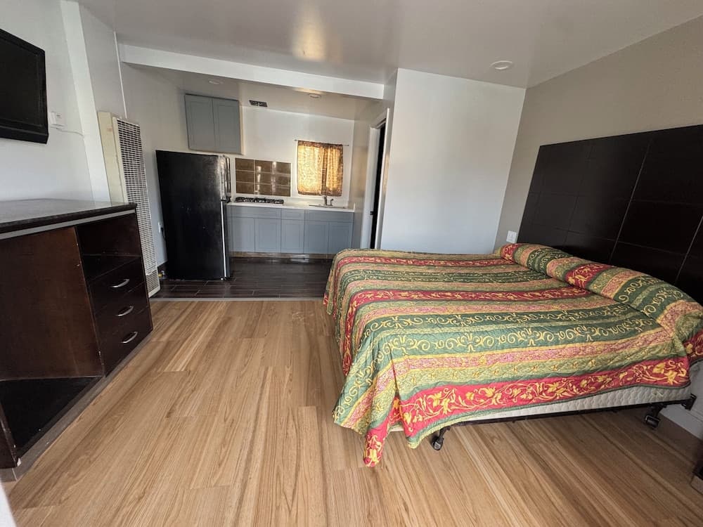 BORONDA INN interior in Salinas, CA — gallery photo 2
