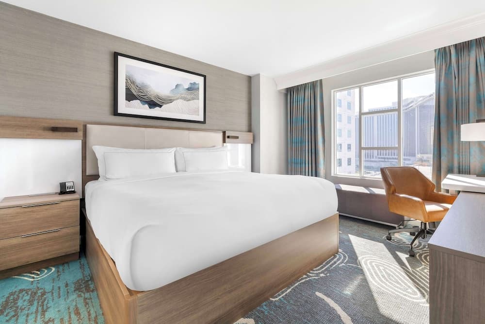 Hilton Grand Vacations Club Paradise Las Vegas property views in Las Vegas, NV — gallery photo 3