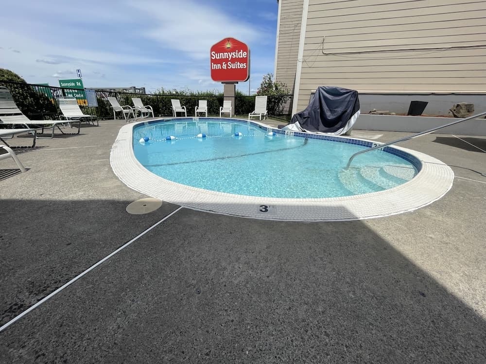 Sunnyside Inn & Suites featured exterior or lobby in Clackamas, OR — similar hotel