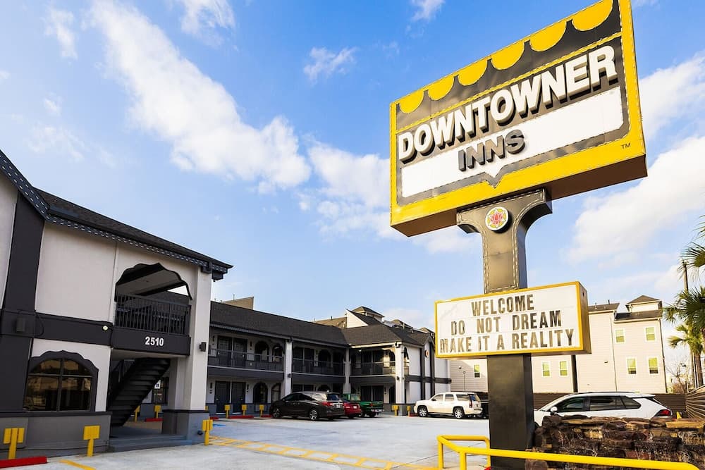 Downtowner Inns - Houston Downtown featured exterior or lobby in Houston, TX — similar hotel