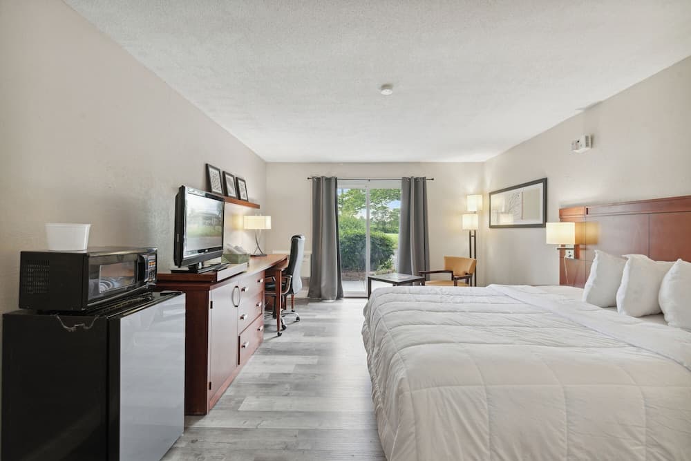 Miami Suites Hotel gallery photo in Toledo, OH — image 24