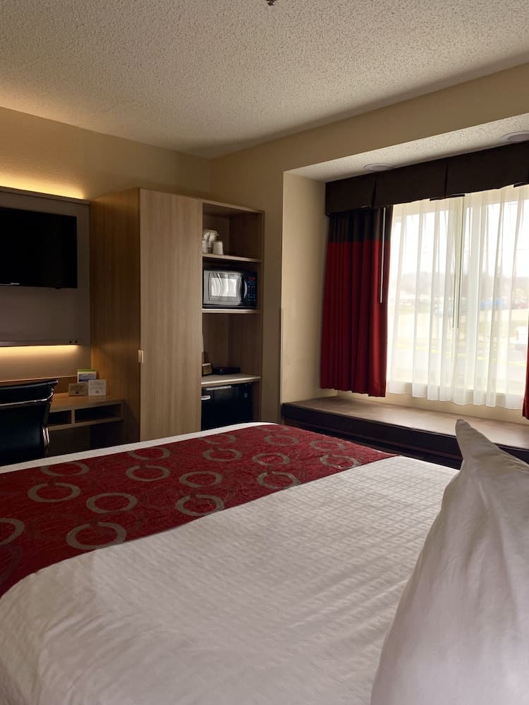 Microtel Inn & Suites by Wyndham Charleston WV gallery photo in South Charleston, WV — image 16
