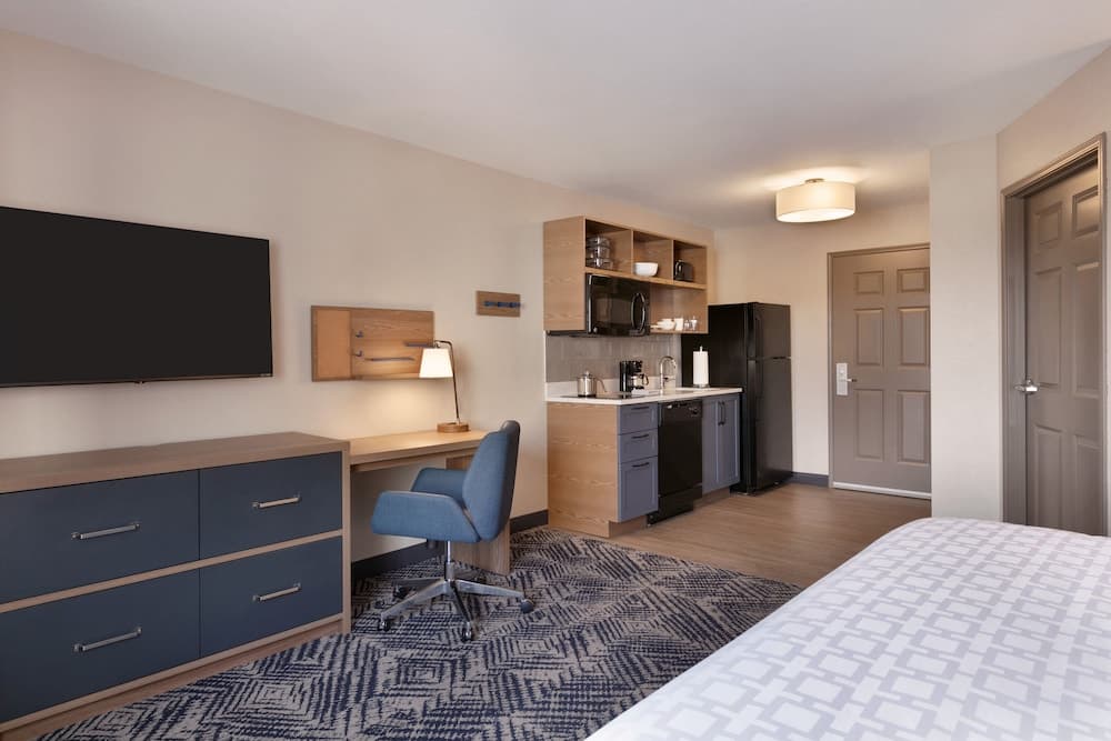 Candlewood Suites Springfield North, an IHG Hotel interior in Springfield, IL — gallery photo 2