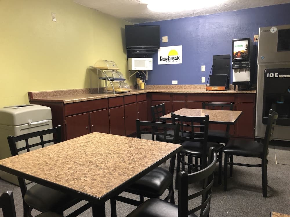 Americas Best Value Inn Hobbs interior in Hobbs, NM — gallery photo 2
