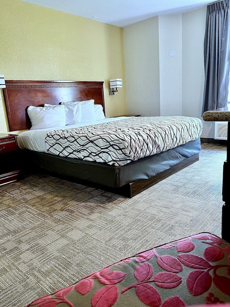 Layover Inn Boise Airport interior in Boise, ID — gallery photo 2