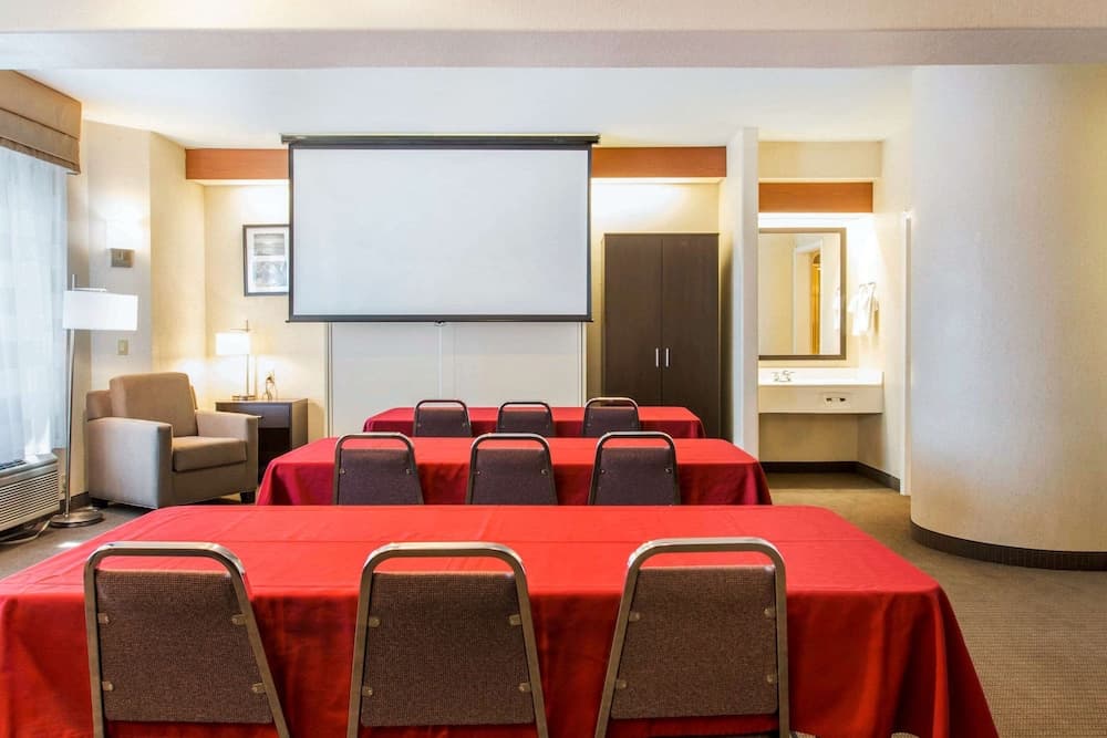 Sleep Inn & Suites Oregon - Toledo gallery photo in Oregon, OH — image 9